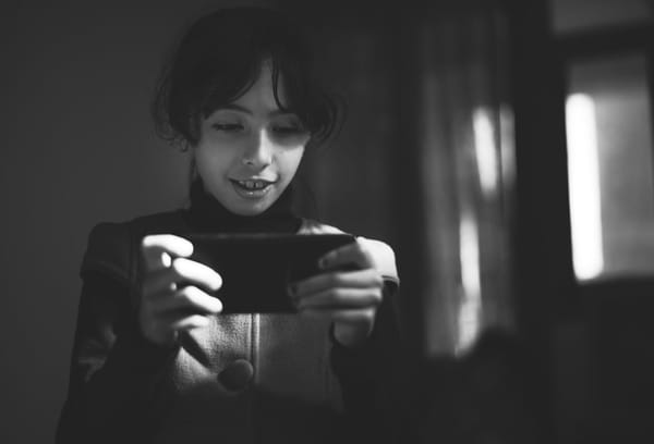 Parenting in the Smartphone Era: How I Helped My Child Break Free from Screen Addiction